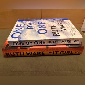 One by one & The IT Girl by Ruth Ware
